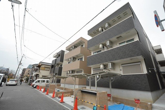 建物外観　オートロック付きで安心です♪