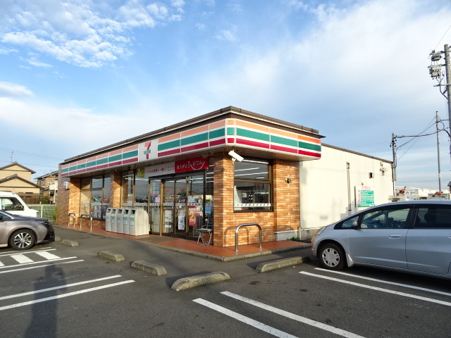 コンビニ　セブンイレブン（コンビニ）まで1079m