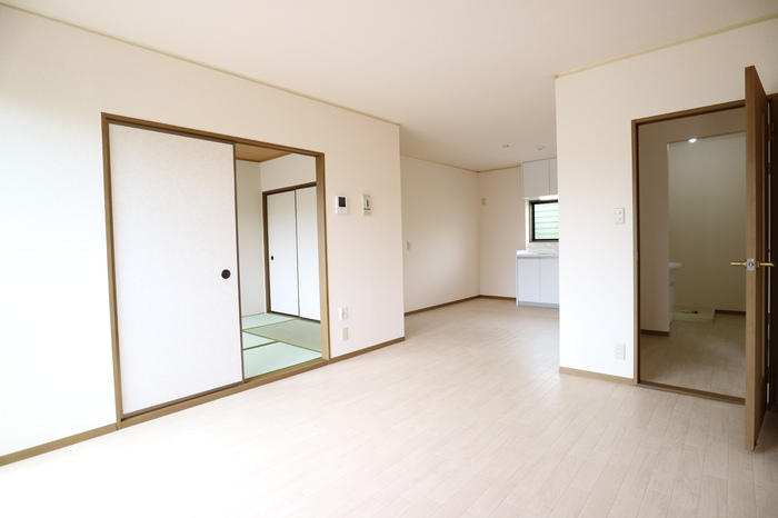 居室・リビング　２面採光の明るいお部屋です。