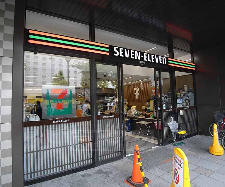 コンビニ　セブンイレブン京都八条口店（コンビニ）まで384m