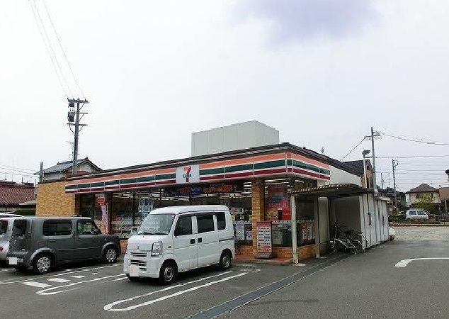 コンビニ　セブンイレブン（コンビニ）まで200m
