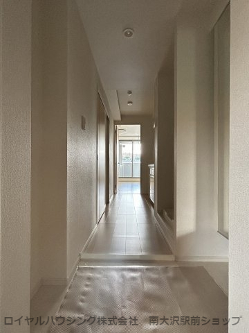 玄関　☆白を基調とした明るい印象の玄関☆