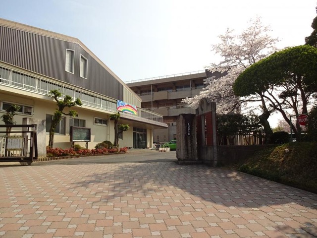 中学校　笠岡市立笠岡西中学校（中学校）まで1061m