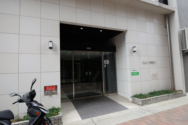 エントランス　落ち着いたエントランスです
