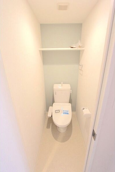 トイレ　※写真は同じマンションの違う部屋のものになります。