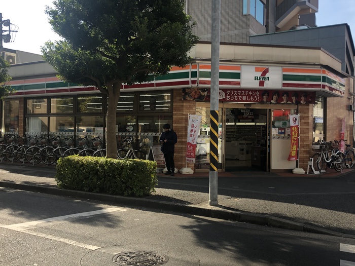 コンビニ　セブンイレブン（コンビニ）まで319m