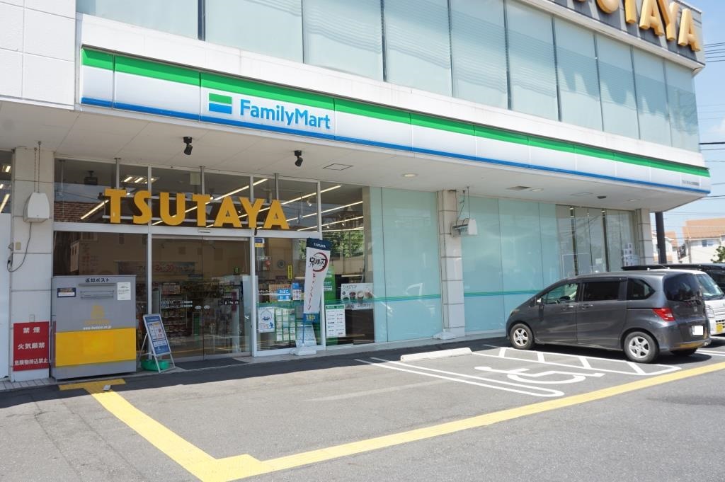 コンビニ　ファミリーマート TSUTAYA大宮指扇店（コンビニ）まで426m