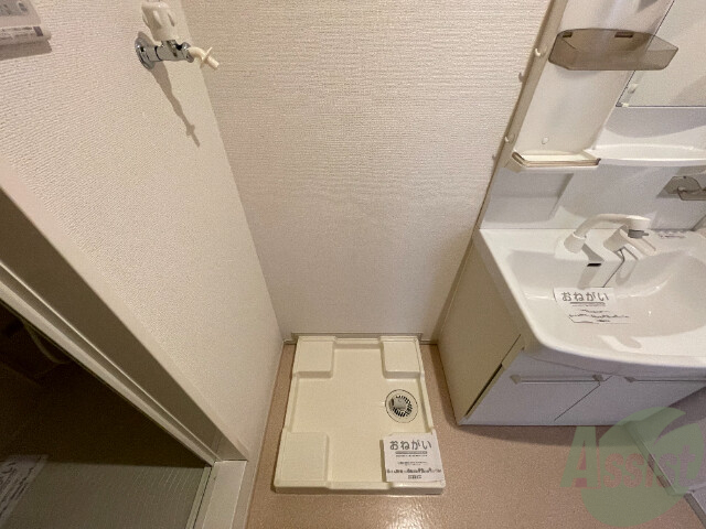その他設備　洗濯パンが設置されており洗濯機も問題なく設置出来そうですね。