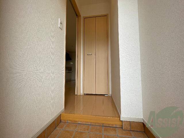 玄関　玄関はスッキリしてしますね。大きさもちょうどいいです。