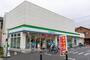 コンビニ　ファミリーマート西新井栄町一丁目店（コンビニ）まで370m