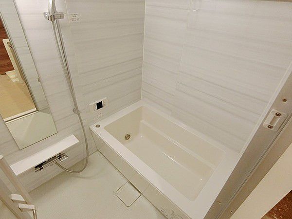 バス・シャワールーム　コンパクトで使いやすいお風呂です
