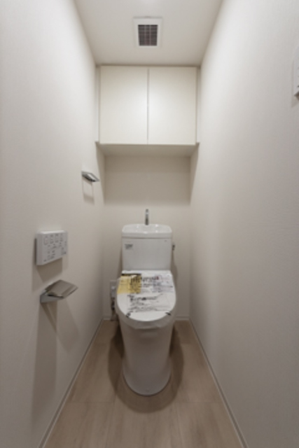 トイレ　※写真は同タイプ住戸です。
