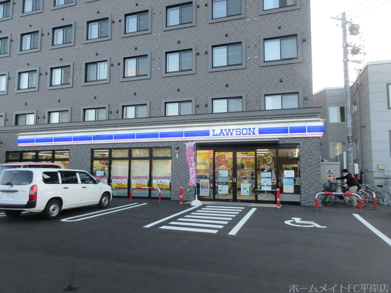コンビニ　ローソン札幌月寒西2条八丁目店（コンビニ）まで395m