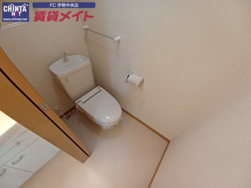 トイレ　同型反転タイプの部屋写真です。