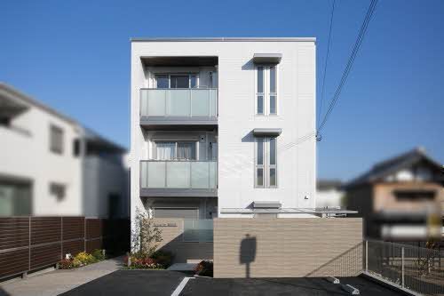 建物外観　積水ハウス施工・重量鉄骨造３階建て