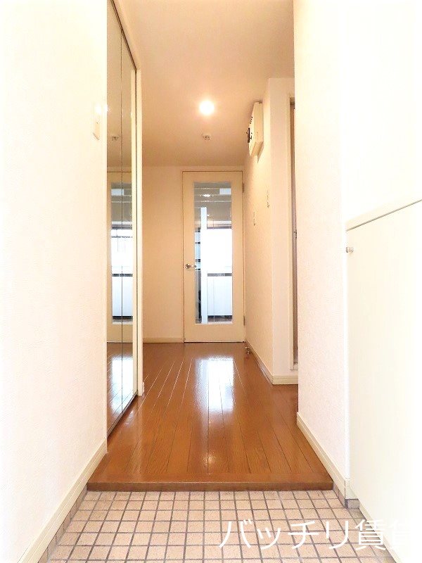 玄関　※同型タイプの為現状優先