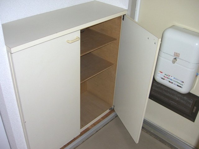 玄関　下駄箱あり