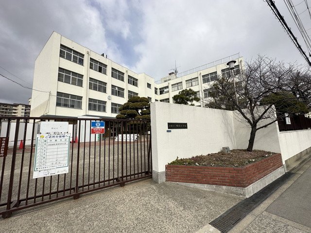 小学校　大阪市立佃西小学校（小学校）まで1056m