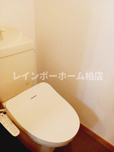 トイレ　温水洗浄便座です