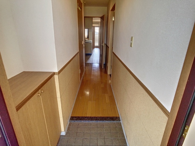 玄関　※写真は空室の一室のものを使用しております、あくまで現況優先