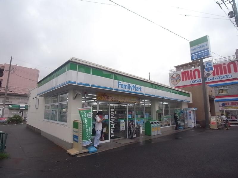 コンビニ　ファミリーマート 東海通駅前店（コンビニ）まで247m