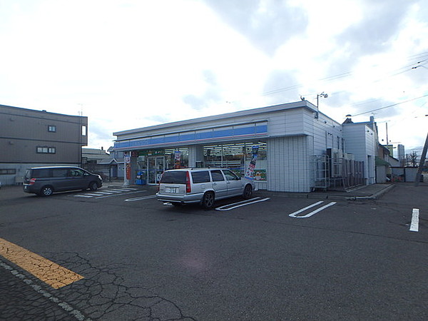 コンビニ　ローソン札幌八軒6条店（コンビニ）まで503m