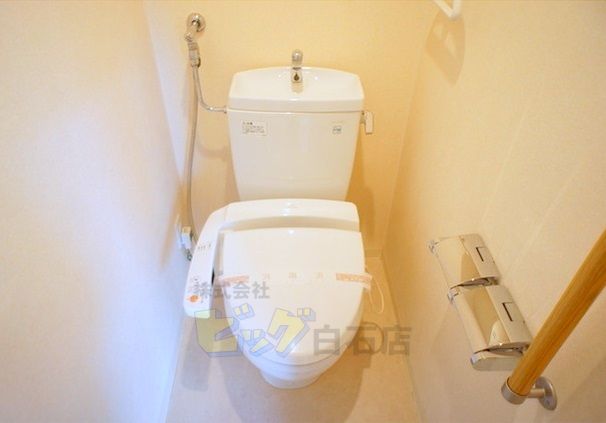 トイレ　ウォシュレット付きのトイレです♪
