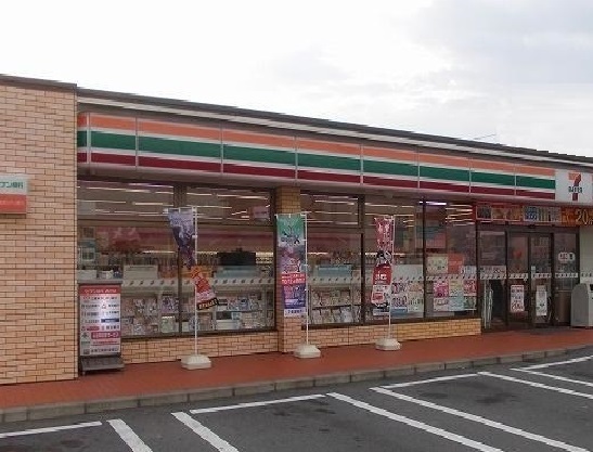 コンビニ　セブンイレブン（コンビニ）まで500m