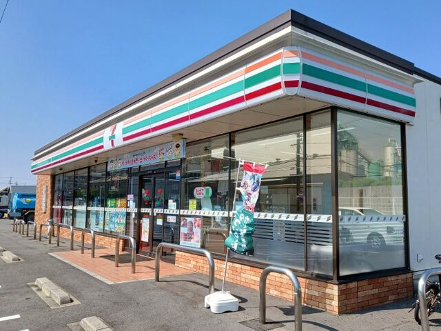 コンビニ　セブンイレブン（コンビニ）まで190m