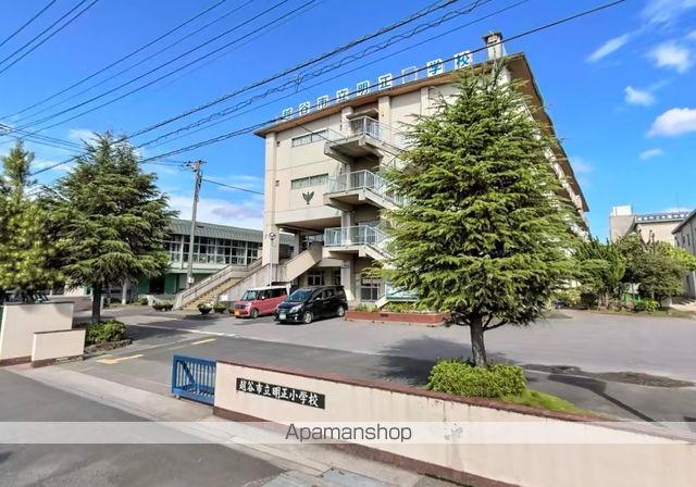 小学校　越谷市立明正小学校（小学校）まで758m