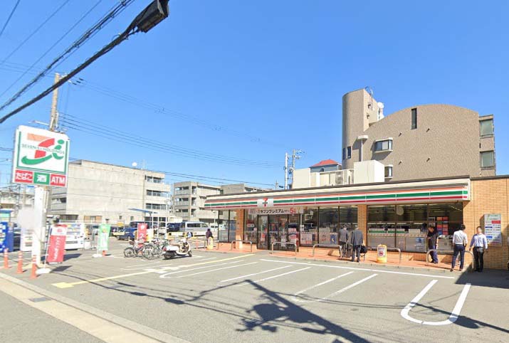 コンビニ　セブン-イレブン 阪急塚口駅東店（コンビニ）まで184m