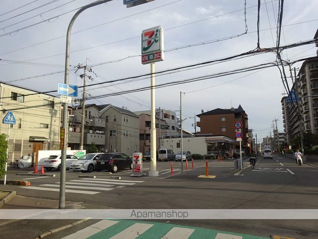コンビニ　セブンイレブン（コンビニ）まで200m