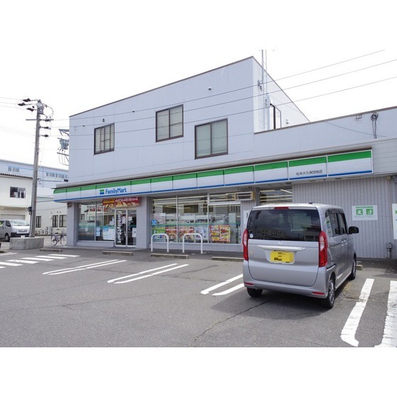 コンビニ　ファミリーマート松本大久保団地店（コンビニ）まで385m