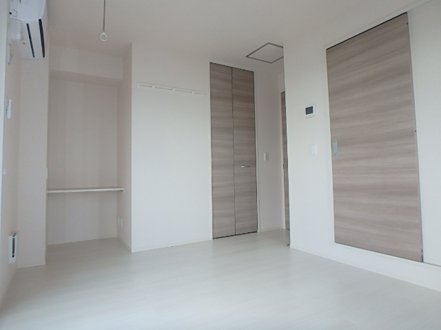 居室・リビング　明るいお部屋で気分も上がりますね