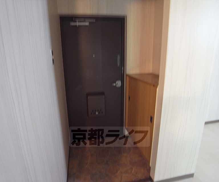 ヴィラージュ岩倉の玄関写真