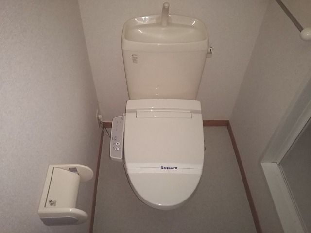 その他　温水洗浄便座完備　一人暮らしにも嬉しいバス・トイレ別