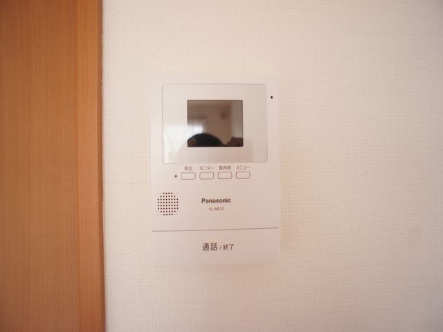 セキュリティ　訪問者の確認ができるTVドアホン付きです♪