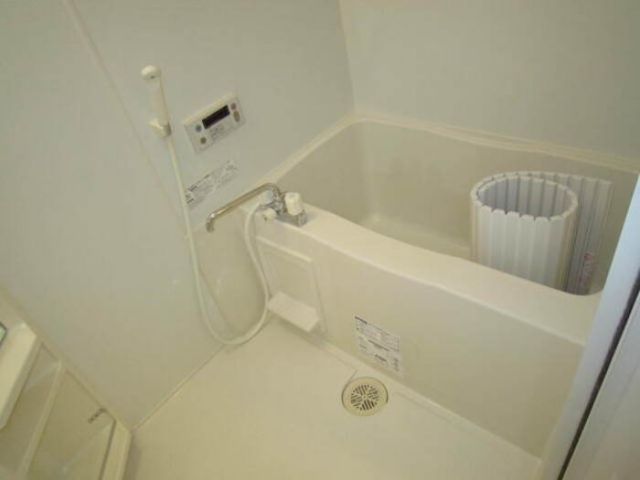 レーベン御殿場ヒルズ 壱番館の風呂写真