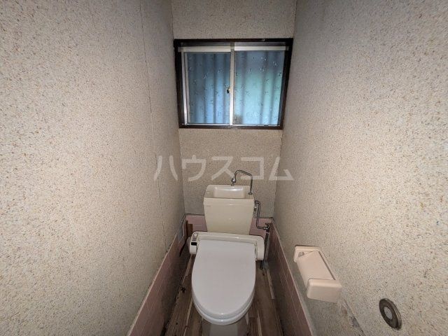 二葉戸建のトイレ写真