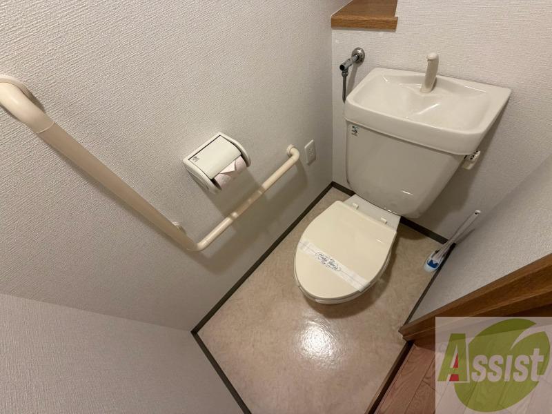 トイレ　こちらはトイレです。清潔感があり、安心して使用できます。