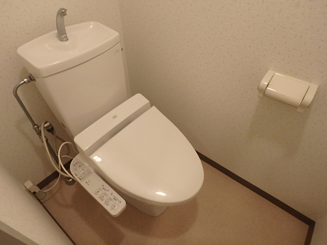 トイレ　ウォシュレット完備のトイレです。