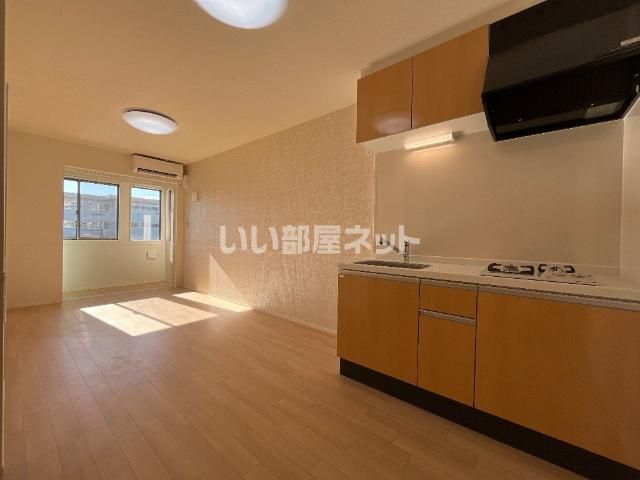 高根沢町新築アパートA棟の居間写真