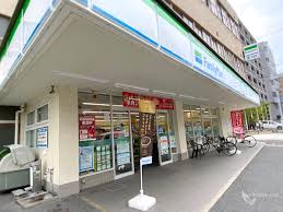コンビニ　ファミリーマート 新町高辻店（コンビニ）まで214m