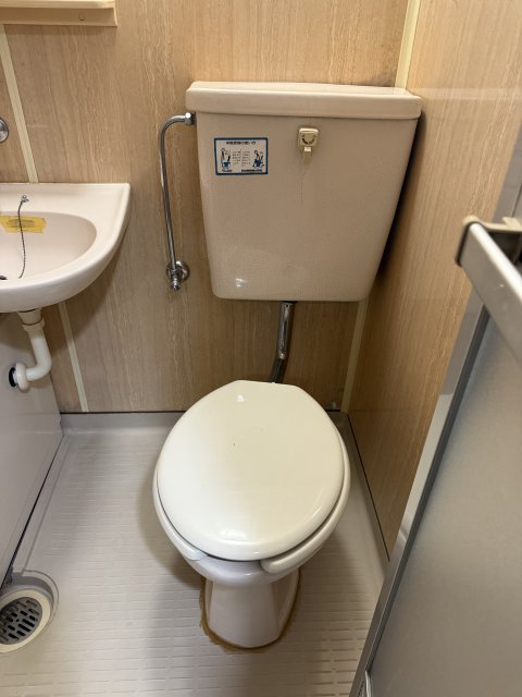 トイレ　同物件別号室のものです。