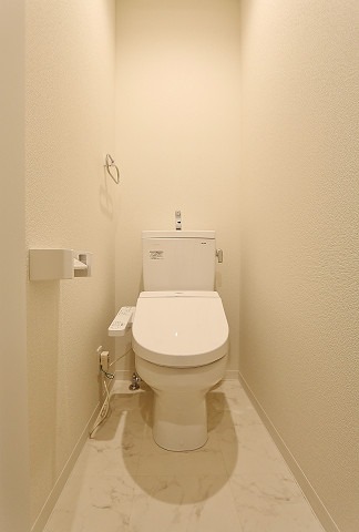 ＪＲ鹿児島本線 南福岡駅 徒歩10分 3階建 築9年のトイレ写真