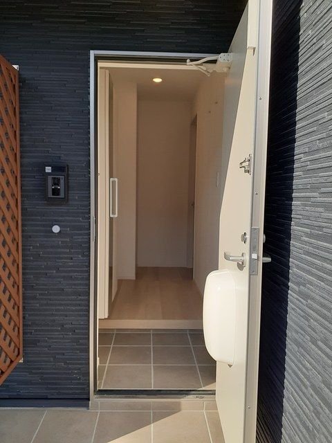 ベルミラBの玄関写真