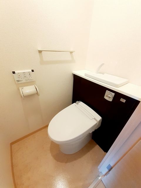 ＪＲ山陽本線 大久保駅 徒歩4分 7階建 築14年のトイレ写真