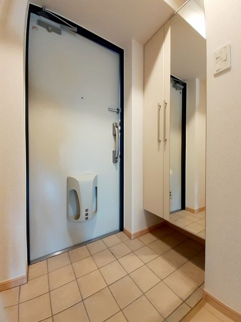 ＪＲ山陽本線 大久保駅 徒歩4分 7階建 築14年の玄関写真