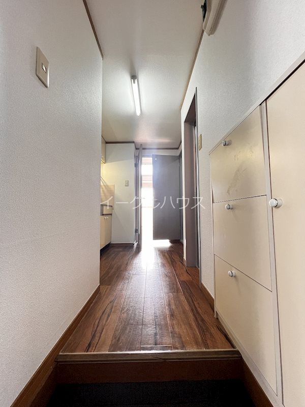 玄関　退去予定のため別部屋写真使用