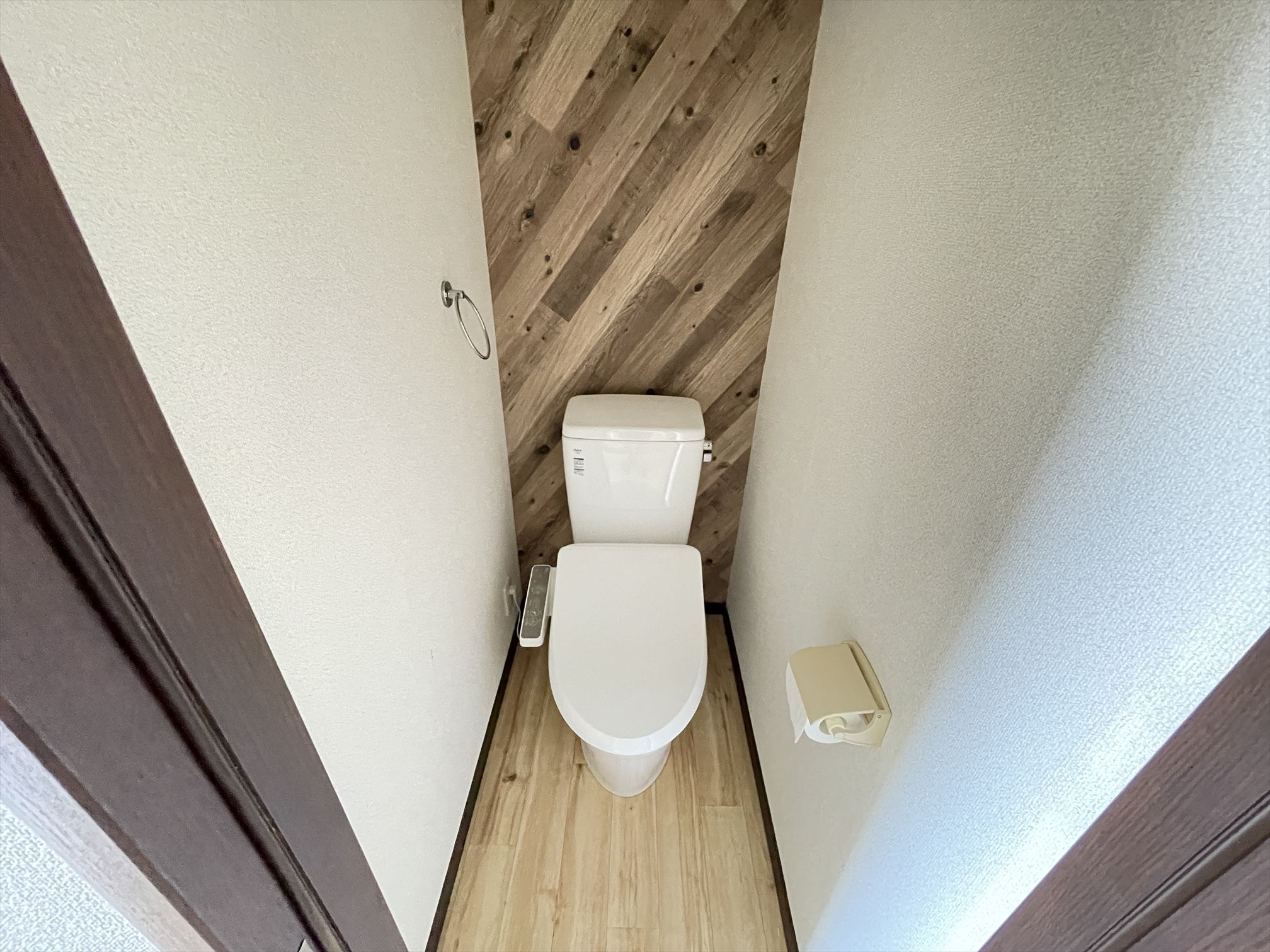 エステーニ八本松南Bのトイレ写真
